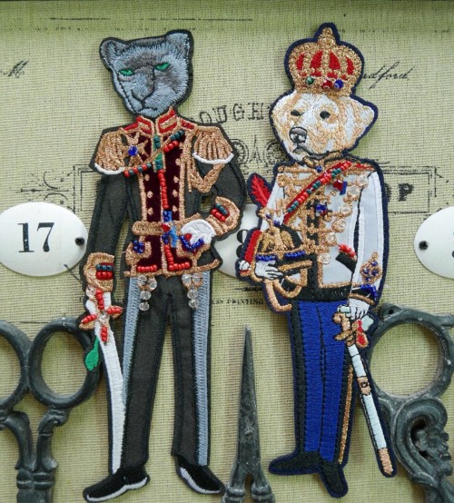 Нашивки звери в военной форме