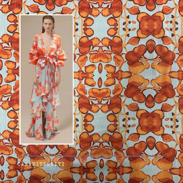 Ткань шифон жатый с ярким растительным принтом