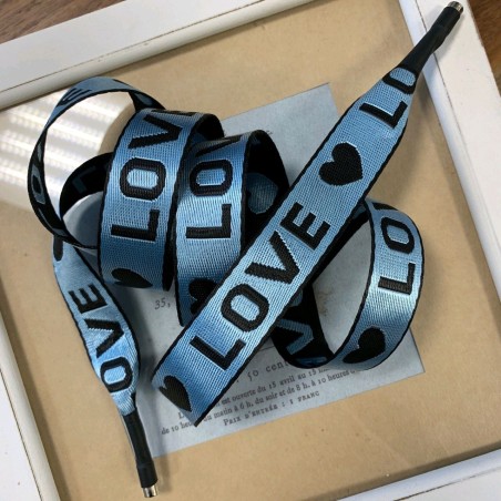 Шнурок голубого цвета из репсовой жаккардовой ленты с текстом LOVE