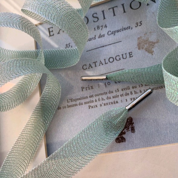 Шнурки прозрачные светло-зеленые для декорирования одежды