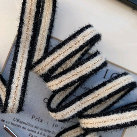 Шнурки полосатые для спортивной одежды черные с золотистым люрексом