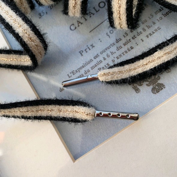 Шнурки полосатые для спортивной одежды черные с золотистым люрексом