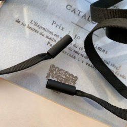 Шнурки для одежды черные с матовыми концевиками