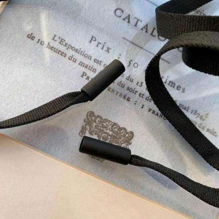 Шнурки для одежды черные с матовыми концевиками