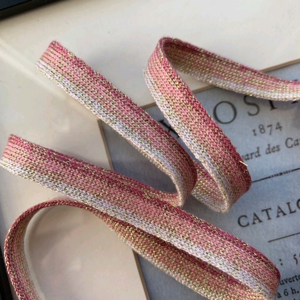 Шнурок полосатый для спортивной одежды в розовых тонах