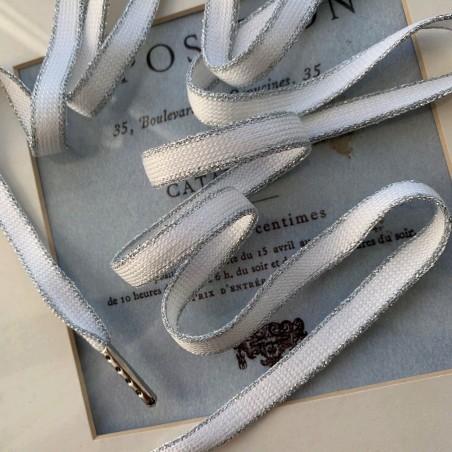 Шнурки для декорирования одежды белые с серебристой каймой