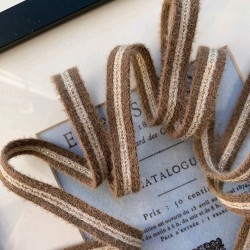 Шнурки полосатые для спортивной одежды светло-коричневые с люрексом