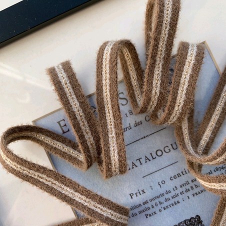 Шнурки полосатые для спортивной одежды светло-коричневые с люрексом