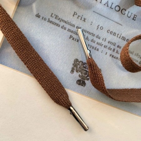 Шнурки трикотажные коричневого цвета с золотистым люрексом