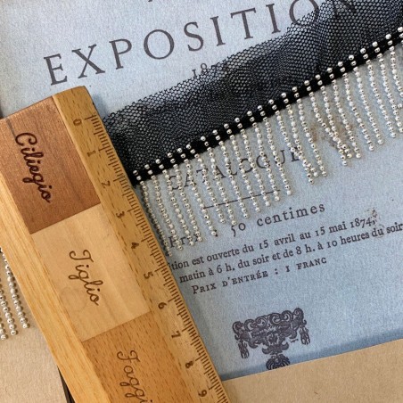 Тесьма декоративная с цепочками на основе из сетки чёрного цвета