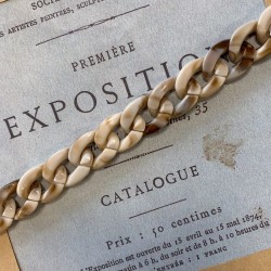 Декоративная пластиковая цепочка бежевого цвета