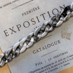 Декоративная пластиковая цепочка серого цвета