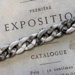 Декоративная пластиковая цепочка серого цвета