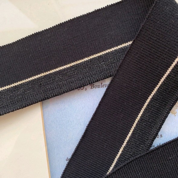 Подвязы чёрные с блестящей полоской в тон и золотой полоской в центре