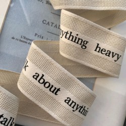 Лента мягкая с контрастным принтом