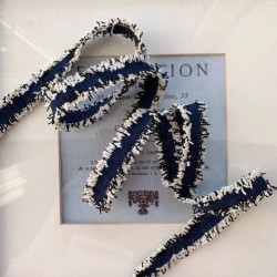 Тесьма джинсовая с бахромой по обоим краям