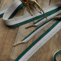 Стильные бежевые шнурки с яркой зелёной и золотистой полосками