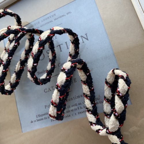 Плетёная тесьма в классическом стиле