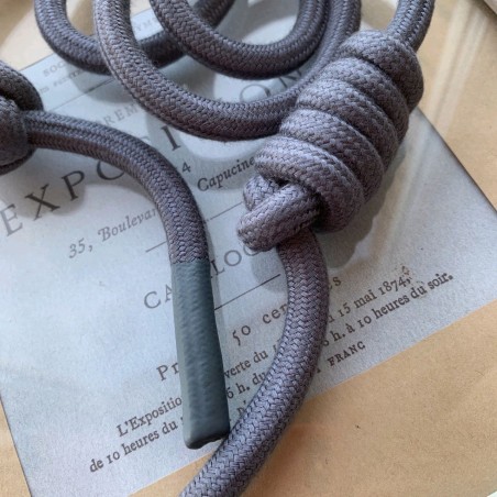 Шнурки объемные с декоративными узлами и прорезиненными наконечниками