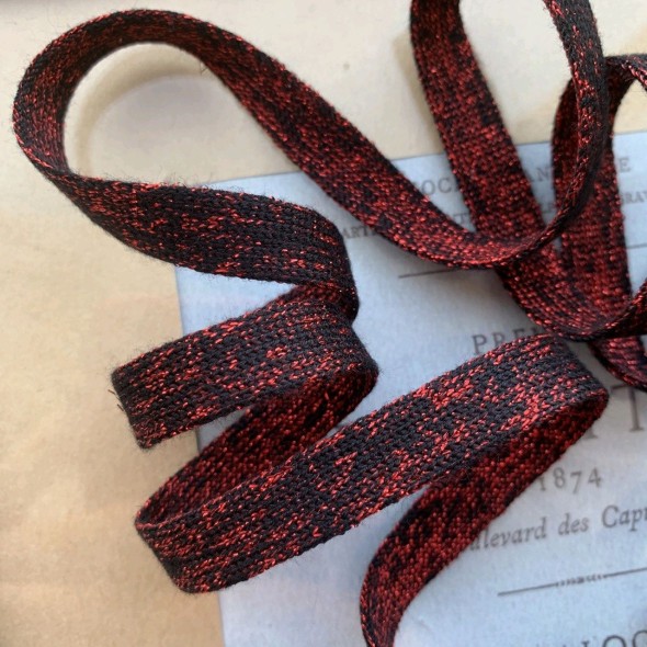 Шнурок трикотажный тёмно-красный с люрексом