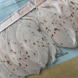 Перья натуральные на атласной основе