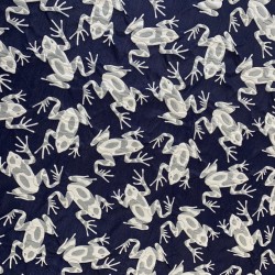 Жаккард с серыми лягушками на темно-синем фоне