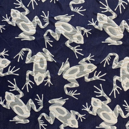 Жаккард с серыми лягушками на темно-синем фоне