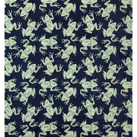 Жаккард с серо-зелеными лягушками на темно-синем фоне