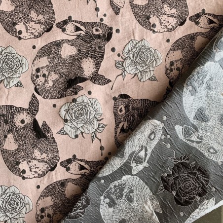 Ткань жаккардовая розовая с зайцами