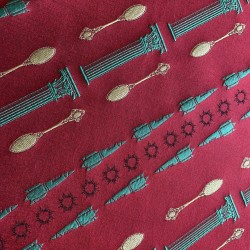 Ткань жаккард насыщенного красного цвета с диагональным рисунком