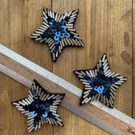 Пришивной элемент звезда с бисером и пайетками на основе из чёрного фетра