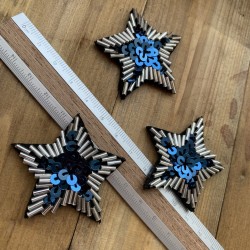 Пришивной элемент звезда с бисером и пайетками на основе из чёрного фетра