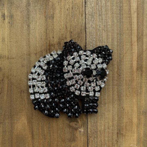 Нашивка панда из страз на основе из чёрного фетра