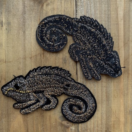 Нашивка игуана,вышивка золотистыми нитями на основе из тонкого чёрного фетра