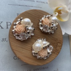 Пришивной элемент декора на металлической основе