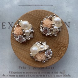 Пришивной элемент декора на металлической основе