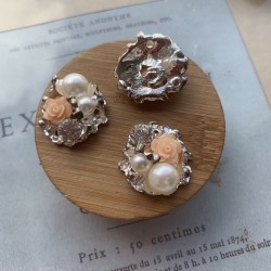 Пришивной элемент декора на металлической основе