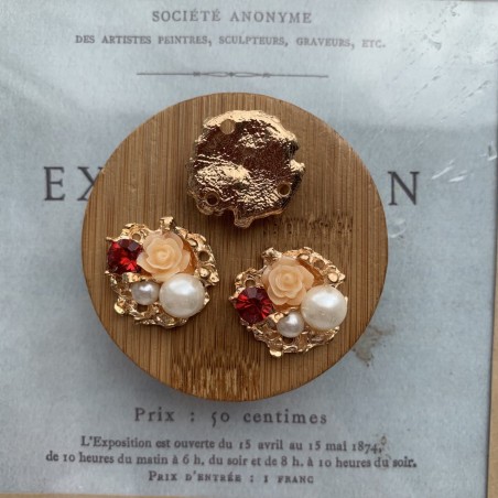 Пришивной элемент декора на металлической основе