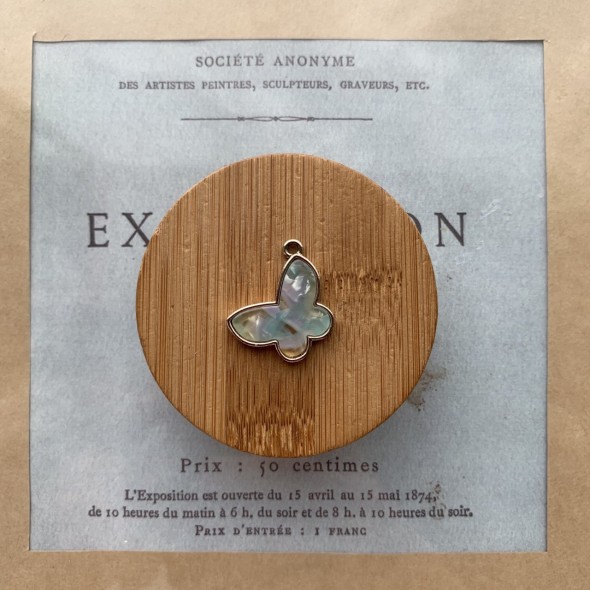 Подвеска бабочка из металла и пластика