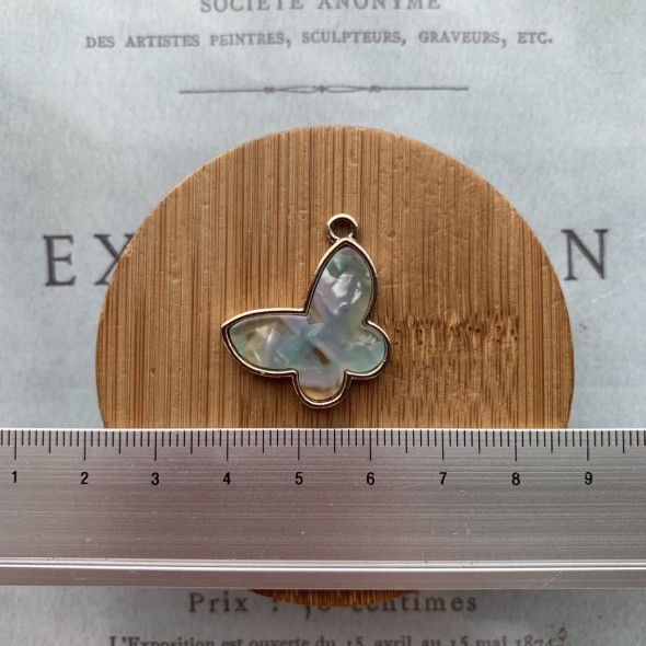 Подвеска бабочка из металла и пластика