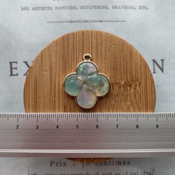 Подвеска четырехлистник  из металла и пластика