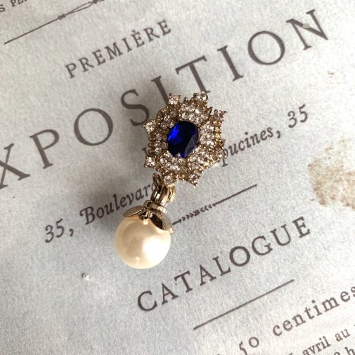 Брошь со стразами и жемчугом