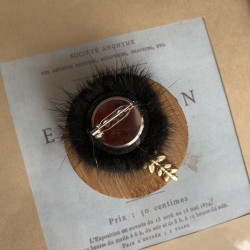 Меховая брошь со стразами