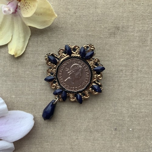 Брошь золотистая с синим декором