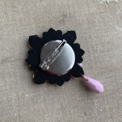 Брошь золотистая с розовым декором