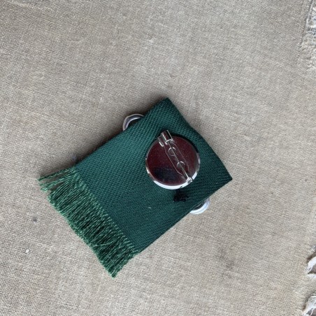 Текстильная брошь Love