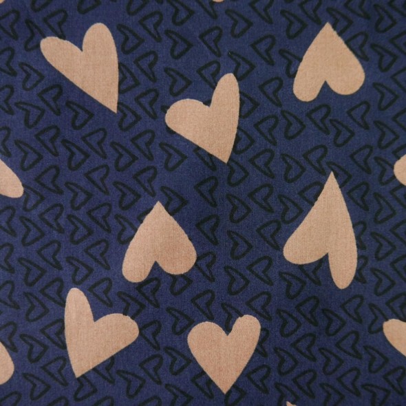 Ткань хлопок  хаки с принтом сердечки на синем фоне