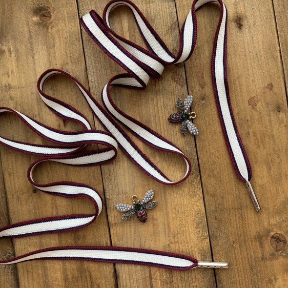 Молочные шнурки с бордовой и синей полосками