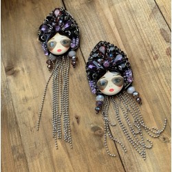 Нашивка на основе из фетра со стразами и цепочками «Русская красавица»