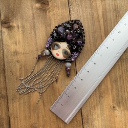 Нашивка на основе из фетра со стразами и цепочками «Русская красавица»